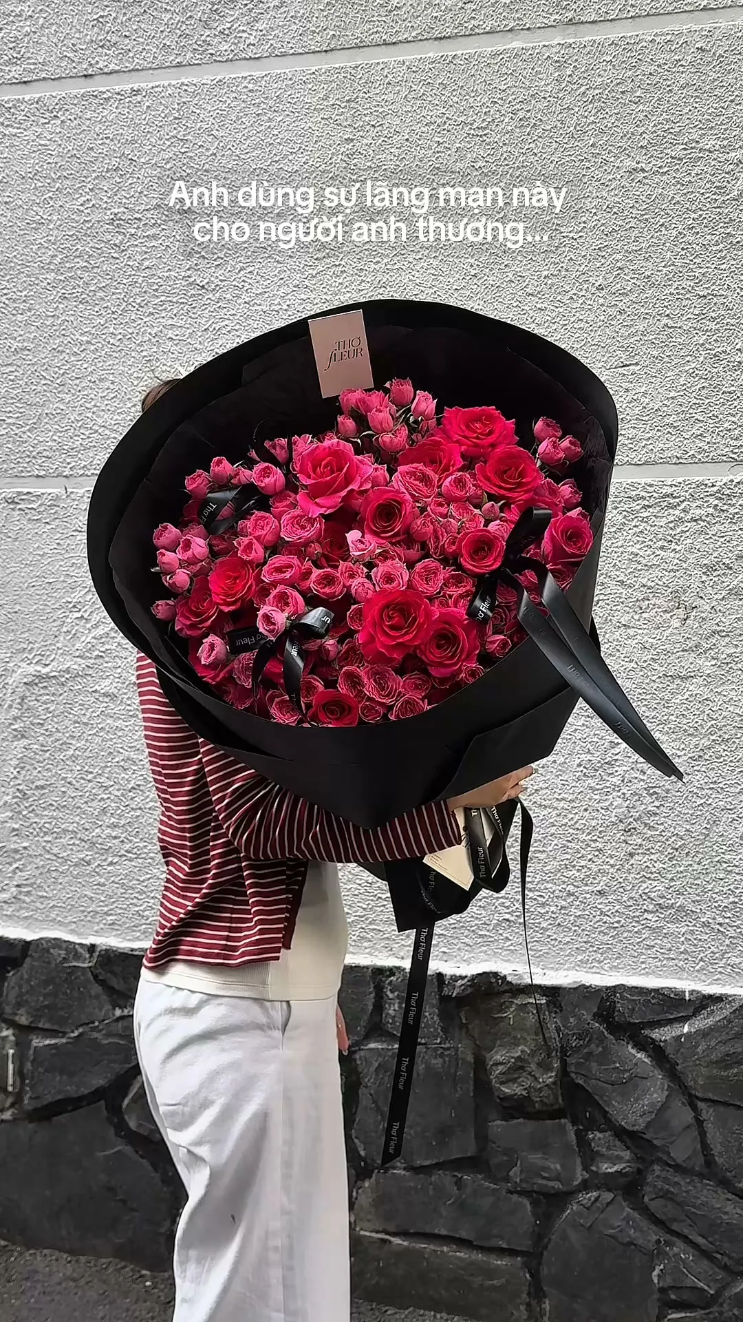 Anh vẫn dùng sự lãng mạn này cho người anh thương…

Item: Flower Bouquet
Photo: For our valued customers
_______
𝐓𝐡𝐨̛ 𝐅𝐥𝐞𝐮𝐫 - 𝐀 𝐒𝐲𝐦𝐛𝐨𝐥 𝐎𝐟 𝐋𝐨𝐯𝐞 
▪️GIẢM 5% KHI CHECKIN TẠI SHOP
▪️79 Hồ Văn Huê, Phường Đức Nhuận, TP Hồ Chí Minh
▪️0798080779
▪Instagram @tho_fleur
▪️Tiktok: @thofleur
#thofleur #hoa_tuoi #florist