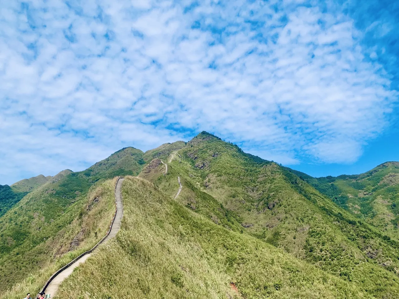 Đường đi tới Bình Liêu uốn lượn giữa núi rừng Quảng Ninh