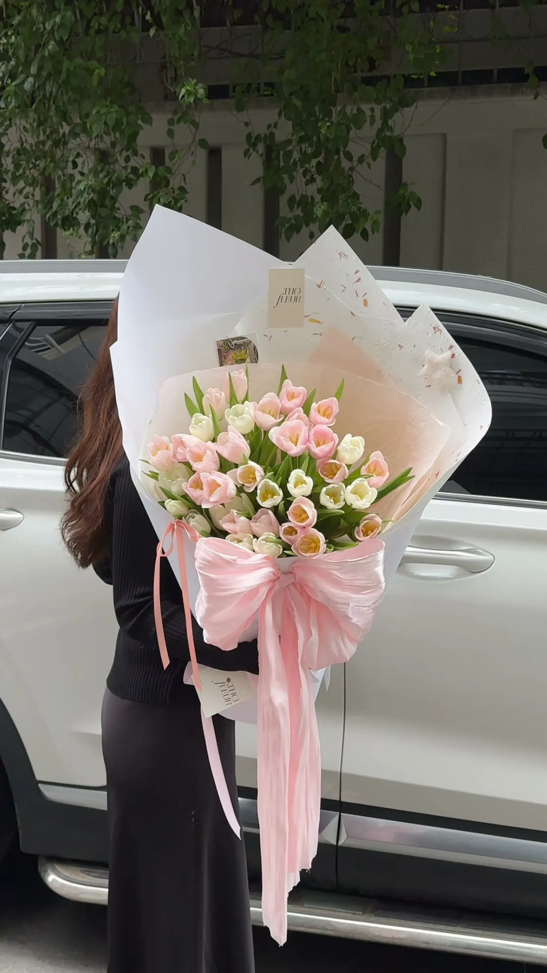 Gặp được em, chỉ ba chữ này thôi đã là một chuyện lắng mạn nhất thể giới.

Item: Tulip
Photo: For our valued customers
_______
𝐓𝐡𝐨̛ 𝐅𝐥𝐞𝐮𝐫 - 𝐀 𝐒𝐲𝐦𝐛𝐨𝐥 𝐎𝐟 𝐋𝐨𝐯𝐞 
▪️GIẢM 5% KHI CHECKIN TẠI SHOP
▪️79 Hồ Văn Huê, Phường Đức Nhuận, TP Hồ Chí Minh
▪️0798080779
▪Instagram @tho_fleur
▪️Tiktok: @thofleur
#thofleur #shophoa #hoatuoi #florist