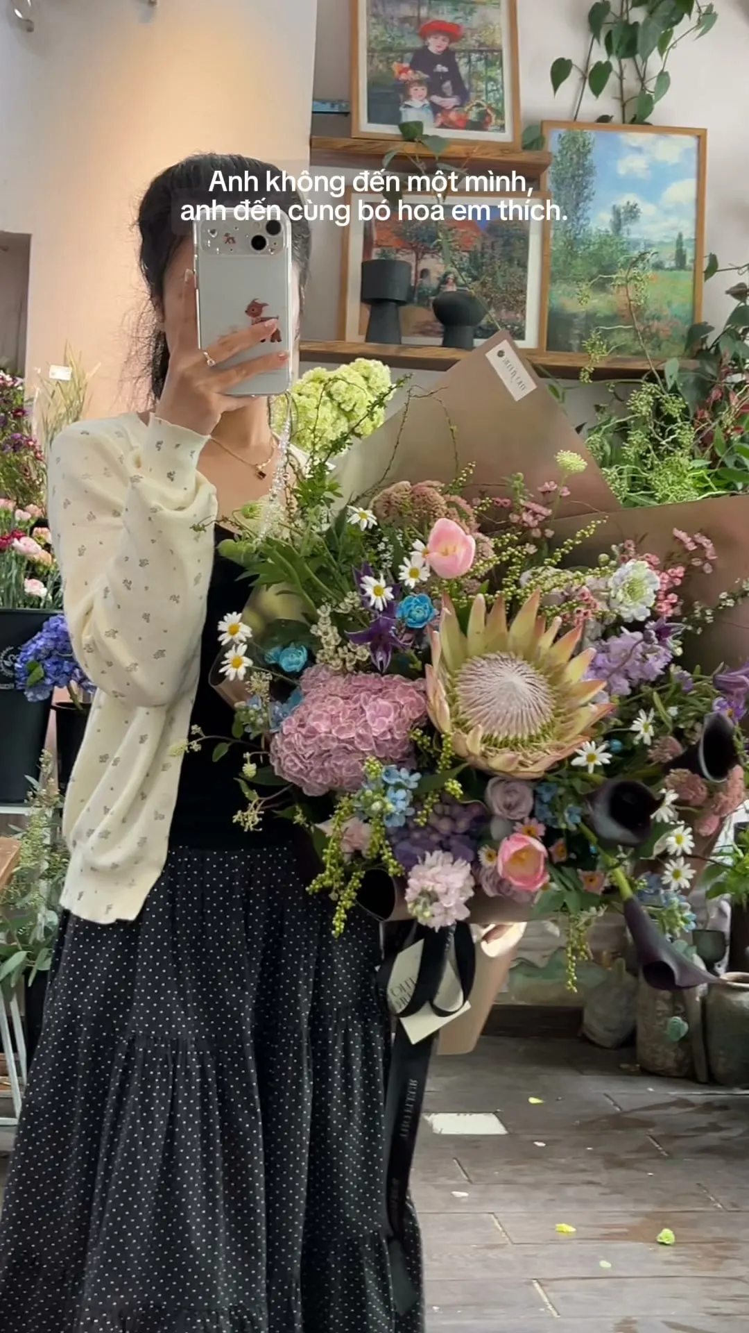 20.10,
Anh không đến một mình, anh đến cùng bó hoa mà em thích.
_______
𝐓𝐡𝐨̛ 𝐅𝐥𝐞𝐮𝐫 - 𝐀 𝐒𝐲𝐦𝐛𝐨𝐥 𝐎𝐟 𝐋𝐨𝐯𝐞 
▪️GIẢM 5% KHI CHECKIN TẠI SHOP
▪️79 Hồ Văn Huê, Phường Đức Nhuận, TP Hồ Chí Minh
▪️0798080779
▪Instagram @tho_fleur
▪️Tiktok: @thofleur
#thofleur #shophoa #hoatuoi #florist