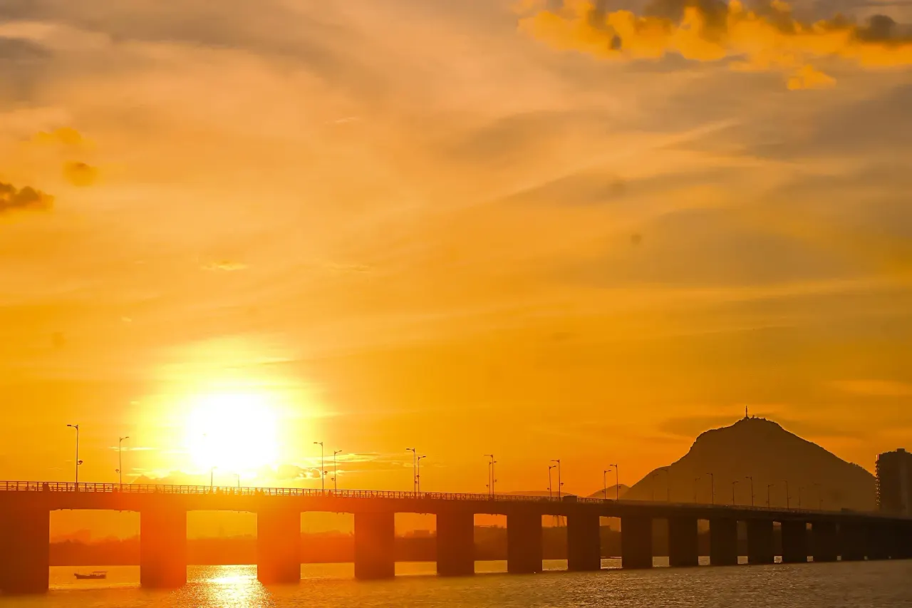 Hoàng hôn trên bờ biển Phú Yên