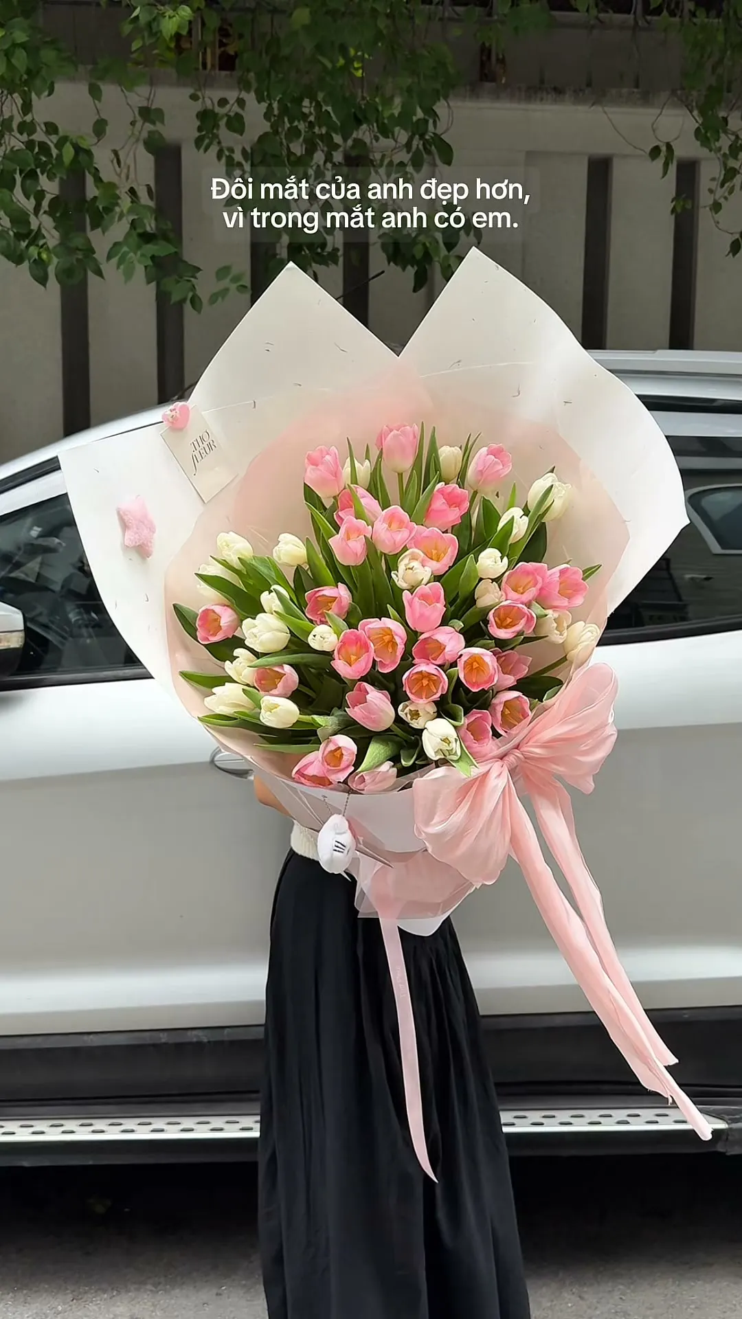 Đôi mắt của anh đẹp hơn, vì trong mắt anh có em.

Item: Tulip
Photo: For our valued customers
_______
𝐓𝐡𝐨̛ 𝐅𝐥𝐞𝐮𝐫 - 𝐀 𝐒𝐲𝐦𝐛𝐨𝐥 𝐎𝐟 𝐋𝐨𝐯𝐞 
▪️GIẢM 5% KHI CHECKIN TẠI SHOP
▪️79 Hồ Văn Huê, Phường Đức Nhuận, TP Hồ Chí Minh
▪️0798080779
▪Instagram @tho_fleur
▪️Tiktok: @thofleur
#thofleur #shophoa #hoatuoi #florist