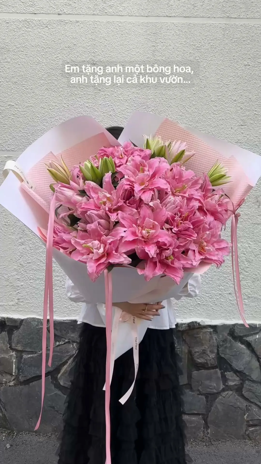 Em tặng anh một bông hoa, anh tặng lại cả khu vườn… 

Item: Flower Bouquet
Photo: For our valued customers
_______
𝐓𝐡𝐨̛ 𝐅𝐥𝐞𝐮𝐫 - 𝐀 𝐒𝐲𝐦𝐛𝐨𝐥 𝐎𝐟 𝐋𝐨𝐯𝐞 
▪️GIẢM 5% KHI CHECKIN TẠI SHOP
▪️79 Hồ Văn Huê, Phường Đức Nhuận, TP Hồ Chí Minh
▪️0798080779
▪Instagram @tho_fleur
▪️Tiktok: @thofleur
#thofleur #shophoa #hoatuoi #florist