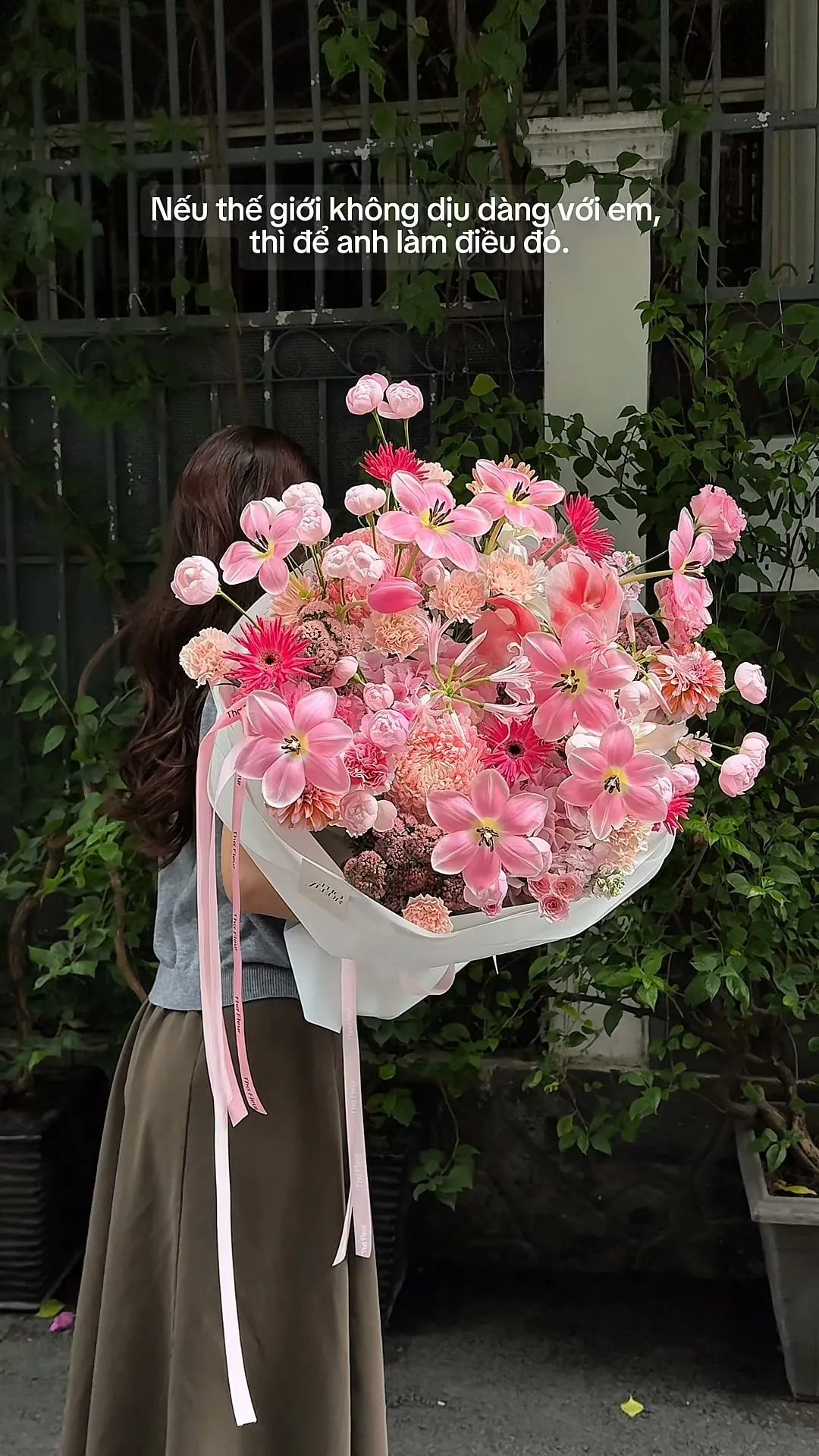 Nếu thế giới không dịu dàng với em, thì để anh làm điều đó.

Item: Flower Bouquet
Photo: For our valued customers
_______
𝐓𝐡𝐨̛ 𝐅𝐥𝐞𝐮𝐫 - 𝐀 𝐒𝐲𝐦𝐛𝐨𝐥 𝐎𝐟 𝐋𝐨𝐯𝐞 
▪️GIẢM 5% KHI CHECKIN TẠI SHOP
▪️79 Hồ Văn Huê, Phường Đức Nhuận, TP Hồ Chí Minh
▪️0798080779
▪Instagram @tho_fleur
▪️Tiktok: @thofleur
#thofleur #shophoa #hoatuoi #florist