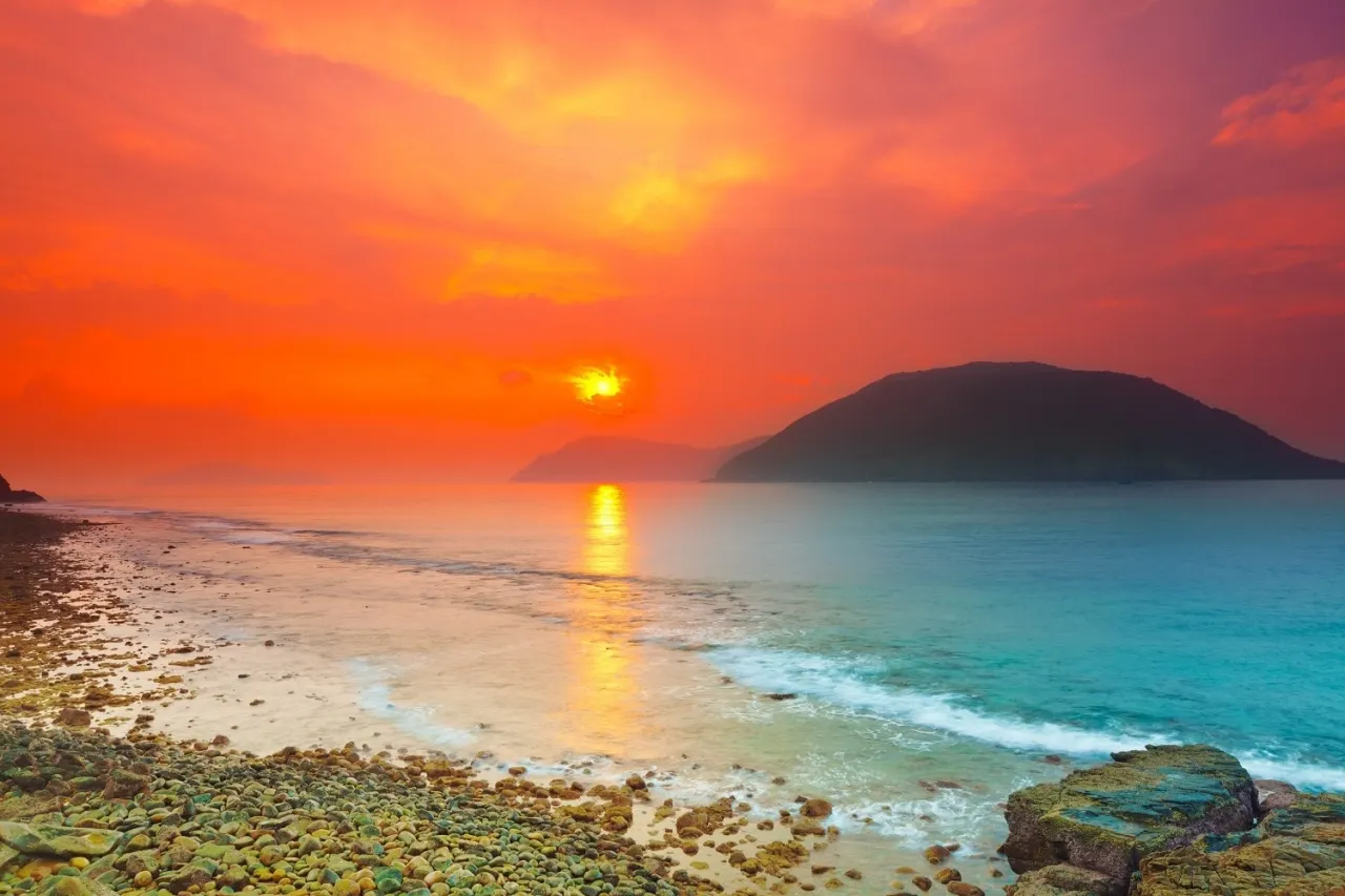 Bờ biển Việt Nam đông đúc dịp lễ Quốc khánh