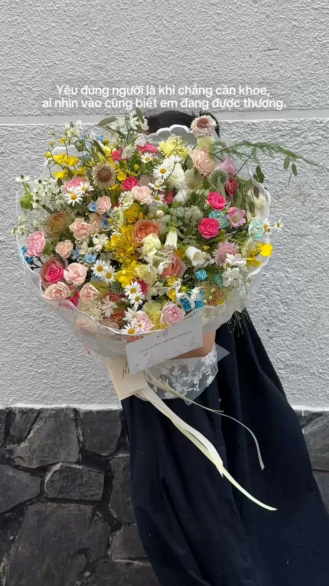 "Yêu đúng người là khi chẳng cần khoe, ai nhìn vào cũng biết em đang được thương…”

Item: Flower Bouquet
Photo: For our valued customers
_______
𝐓𝐡𝐨̛ 𝐅𝐥𝐞𝐮𝐫 - 𝐀 𝐒𝐲𝐦𝐛𝐨𝐥 𝐎𝐟 𝐋𝐨𝐯𝐞 
▪️GIẢM 5% KHI CHECKIN TẠI SHOP
▪️79 Hồ Văn Huê, Phường Đức Nhuận, TP Hồ Chí Minh
▪️0798080779
▪Instagram @tho_fleur
▪️Tiktok: @thofleur
#thofleur #hoa_tuoi #florist