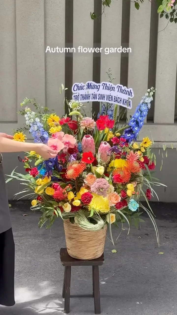 Autumn flower gaảden

Item: Flower Bag
Photo: For our valued customers
_______
𝐓𝐡𝐨̛ 𝐅𝐥𝐞𝐮𝐫 - 𝐀 𝐒𝐲𝐦𝐛𝐨𝐥 𝐎𝐟 𝐋𝐨𝐯𝐞 
▪️GIẢM 5% KHI CHECKIN TẠI SHOP
▪️79 Hồ Văn Huê, Phường Đức Nhuận, TP Hồ Chí Minh
▪️0798080779
▪Instagram @tho_fleur
▪️Tiktok: @thofleur
#thofleur #hoa_tuoi #florist
