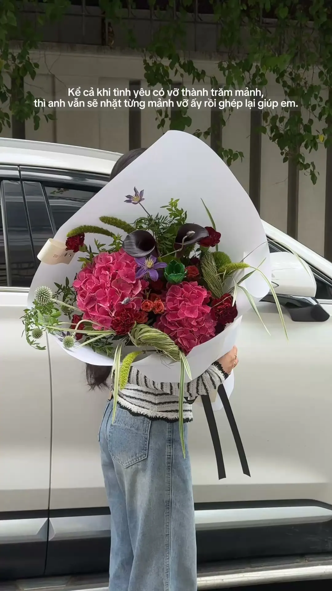 Kể cả khi tình yêu có vỡ thành trăm mảnh,
thì anh vẫn sẽ nhặt từng mảnh vỡ ấy rồi ghép lại cho em.

Item: Flower Bouquet
Photo: For our valued customers
_______
𝐓𝐡𝐨̛ 𝐅𝐥𝐞𝐮𝐫 - 𝐀 𝐒𝐲𝐦𝐛𝐨𝐥 𝐎𝐟 𝐋𝐨𝐯𝐞 
▪️GIẢM 5% KHI CHECKIN TẠI SHOP
▪️79 Hồ Văn Huê, Phường Đức Nhuận, TP Hồ Chí Minh
▪️0798080779
▪Instagram @tho_fleur
▪️Tiktok: @thofleur
#thofleur #hoa_tuoi #florist