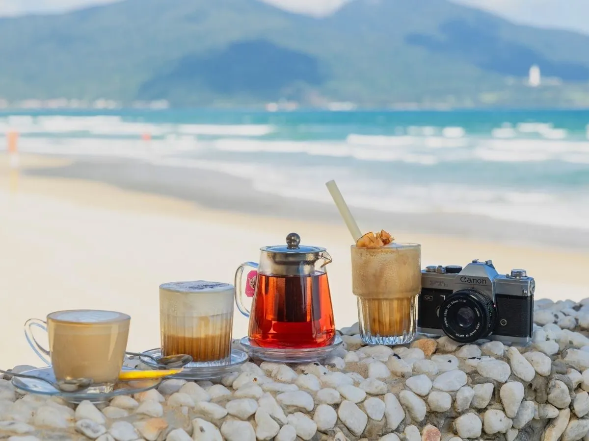Quán cà phê view biển Đà Nẵng trong ngày mưa