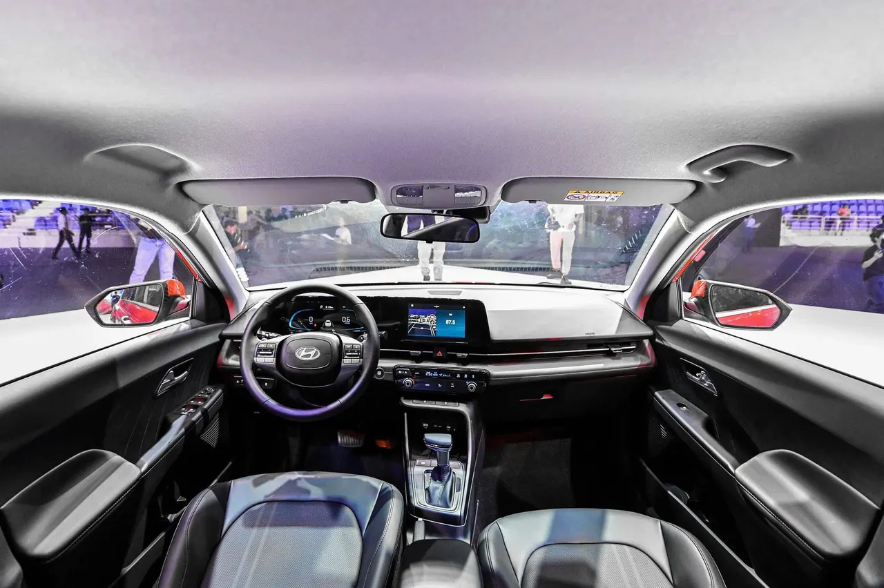 So sánh nội thất và bảng điều khiển Toyota Vios, Hyundai Accent và Honda City 2026