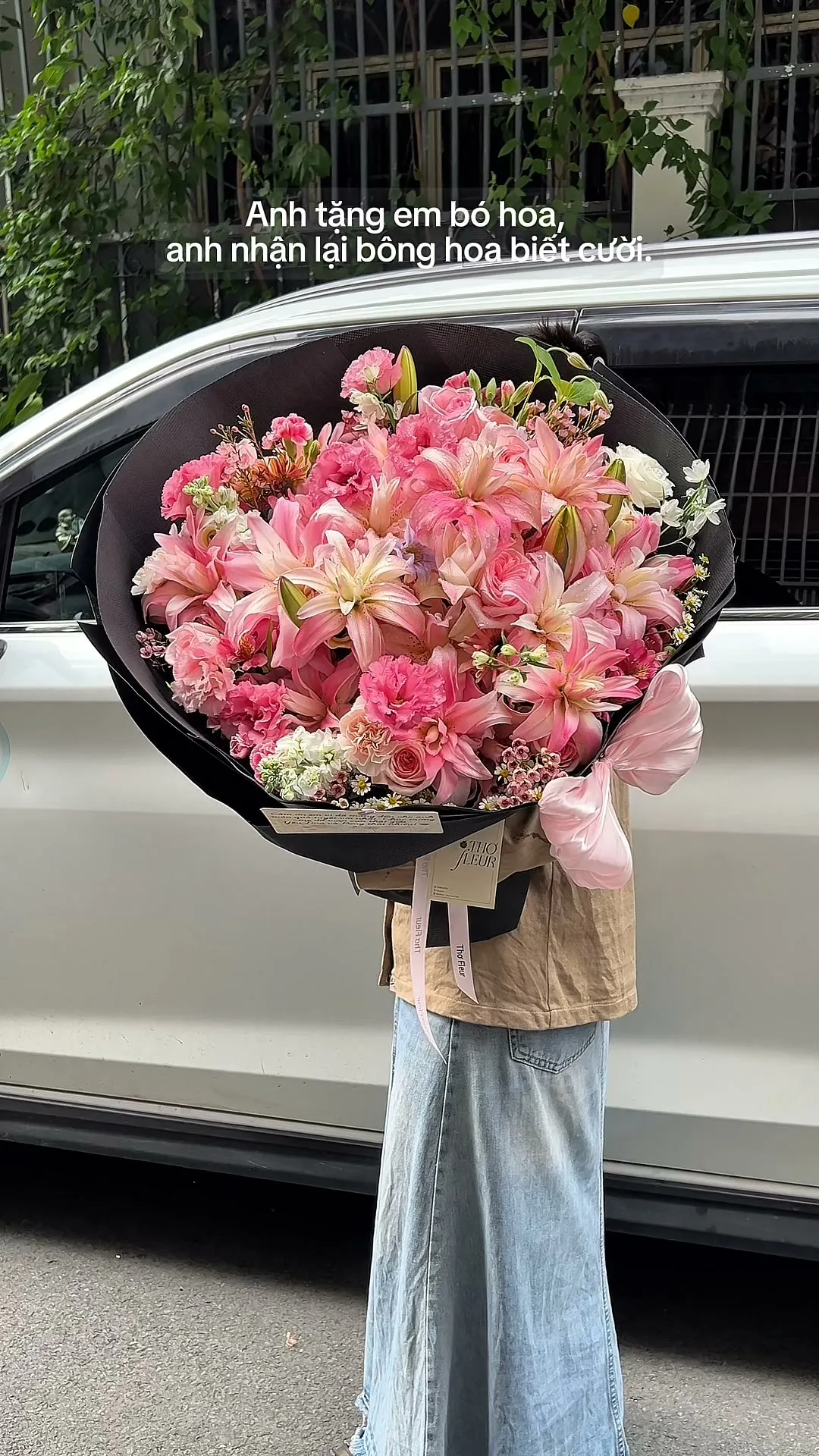 Anh tặng em bó hoa, anh nhận lại bông hoa biết cười.

Item: Flower Bouquet
Photo: For our valued customers
_______
𝐓𝐡𝐨̛ 𝐅𝐥𝐞𝐮𝐫 - 𝐀 𝐒𝐲𝐦𝐛𝐨𝐥 𝐎𝐟 𝐋𝐨𝐯𝐞 
▪️GIẢM 5% KHI CHECKIN TẠI SHOP
▪️79 Hồ Văn Huê, Phường Đức Nhuận, TP Hồ Chí Minh
▪️0798080779
▪Instagram @tho_fleur
▪️Tiktok: @thofleur
#thofleur #hoa_tuoi #florist
