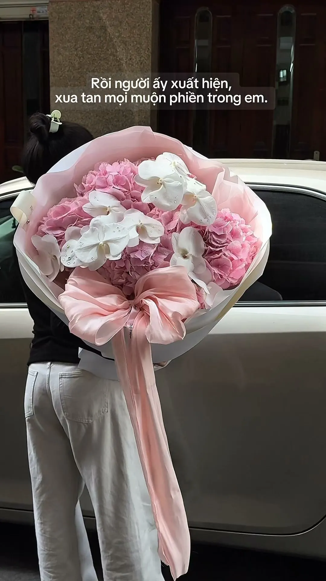 Rồi người ấy xuất hiện, xua tan mọi muộn phiền trong em. 

Item: Flower Bouquet
Photo: For our valued customers
_______
𝐓𝐡𝐨̛ 𝐅𝐥𝐞𝐮𝐫 - 𝐀 𝐒𝐲𝐦𝐛𝐨𝐥 𝐎𝐟 𝐋𝐨𝐯𝐞 
▪️GIẢM 5% KHI CHECKIN TẠI SHOP
▪️79 Hồ Văn Huê, Phường Đức Nhuận, TP Hồ Chí Minh
▪️0798080779
▪Instagram @tho_fleur
▪️Tiktok: @thofleur
#thofleur #shophoa #hoatuoi #florist