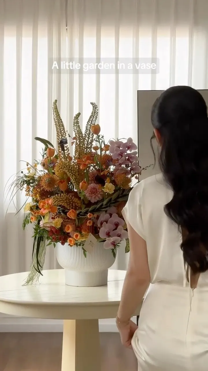 Where wild blooms meet quiet elegance

Item: Flower Vase
Photo: For our valued customers
_______
𝐓𝐡𝐨̛ 𝐅𝐥𝐞𝐮𝐫 - 𝐀 𝐒𝐲𝐦𝐛𝐨𝐥 𝐎𝐟 𝐋𝐨𝐯𝐞 
▪️GIẢM 5% KHI CHECKIN TẠI SHOP
▪️79 Hồ Văn Huê, Phường Đức Nhuận, TP Hồ Chí Minh
▪️0798080779
▪Instagram @tho_fleur
▪️Tiktok: @thofleur
#thofleur #hoa_tuoi #florist